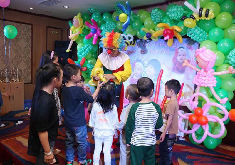 Giá Thuê Chú Hề Vặn Bóng Tại Quận 1. Ảnh 2 Giá Thuê Chú Hề Vặn Bóng Tại Quận 1. Ảnh 2